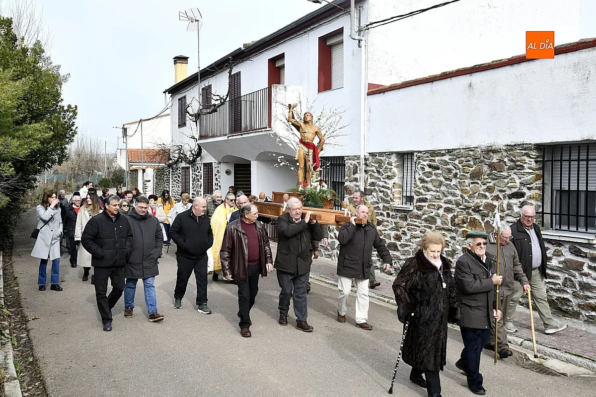 Foto 16 - San Sebasti&aacute;n procesiona en su Arrabal entre devoci&oacute;n y armon&iacute;a vecinal