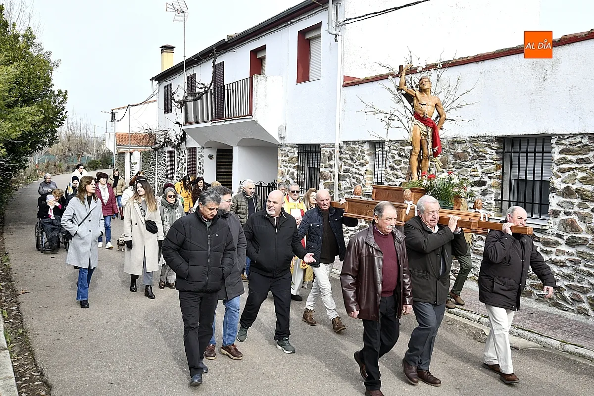 Foto 17 - San Sebasti&aacute;n procesiona en su Arrabal entre devoci&oacute;n y armon&iacute;a vecinal