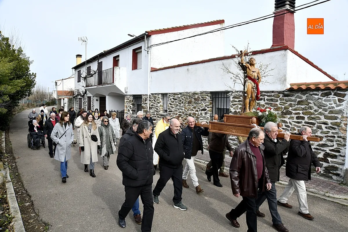 Foto 18 - San Sebasti&aacute;n procesiona en su Arrabal entre devoci&oacute;n y armon&iacute;a vecinal