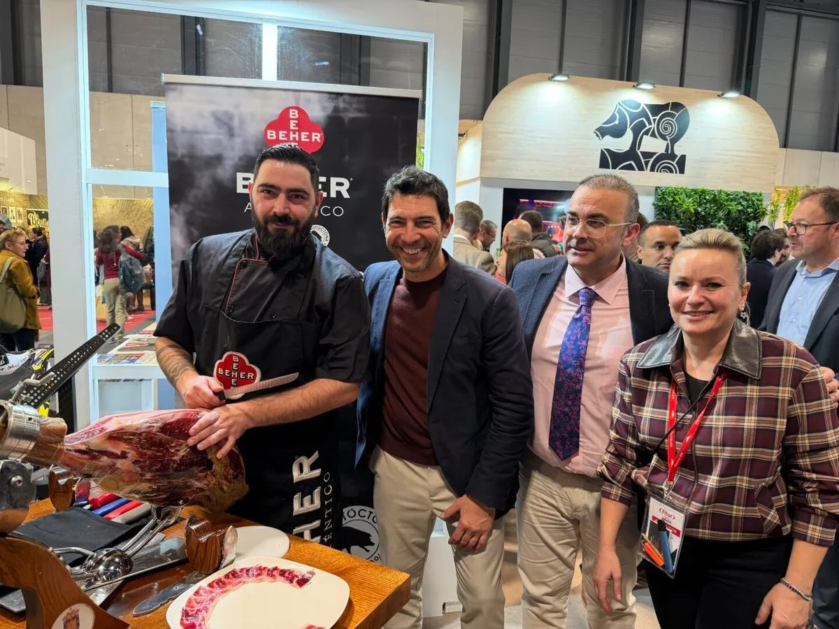 Foto 7 - Guijuelo protagoniza una intensa jornada en Fitur con la visita de l&iacute;deres pol&iacute;ticos y la presentaci&oacute;n de la 40&ordf; Matanza T&iacute;pica (FOTOS)