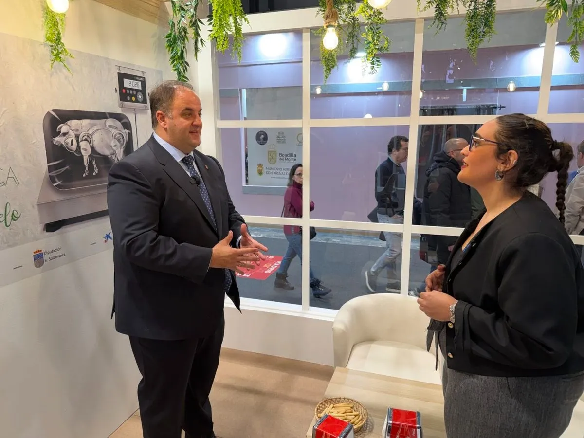 Foto 9 - Guijuelo consolida su &eacute;xito en Fitur con un stand abarrotado (FOTOS)
