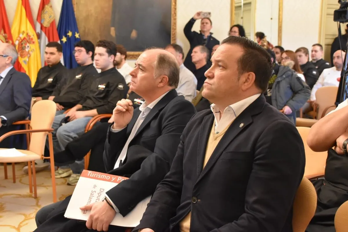 Presentación en el Ayuntamiento de la expedición salmantina que irá a Madrid Fusión. Foto de Toni Sánchez