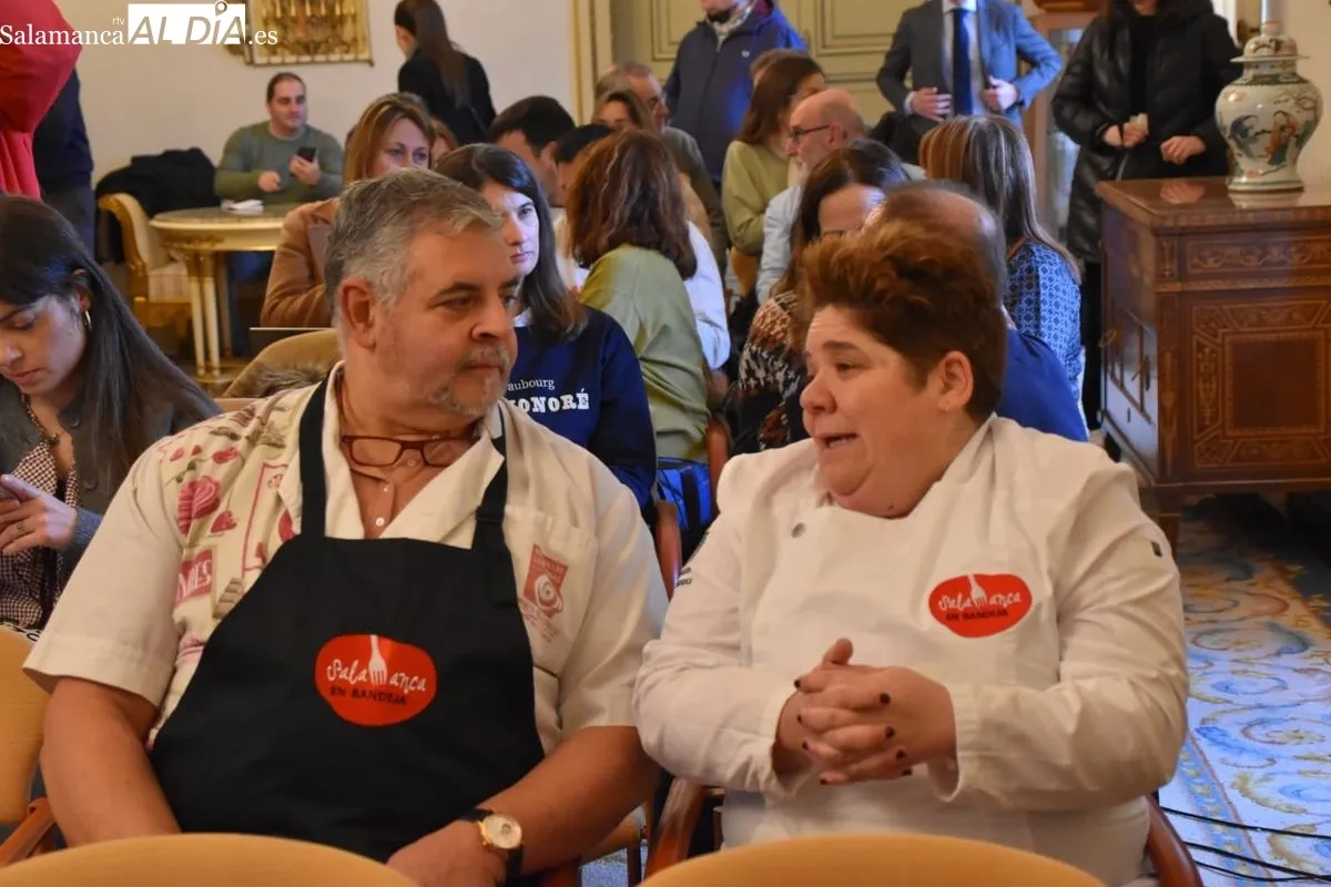 Presentación en el Ayuntamiento de la expedición salmantina que irá a Madrid Fusión. Foto de Toni Sánchez