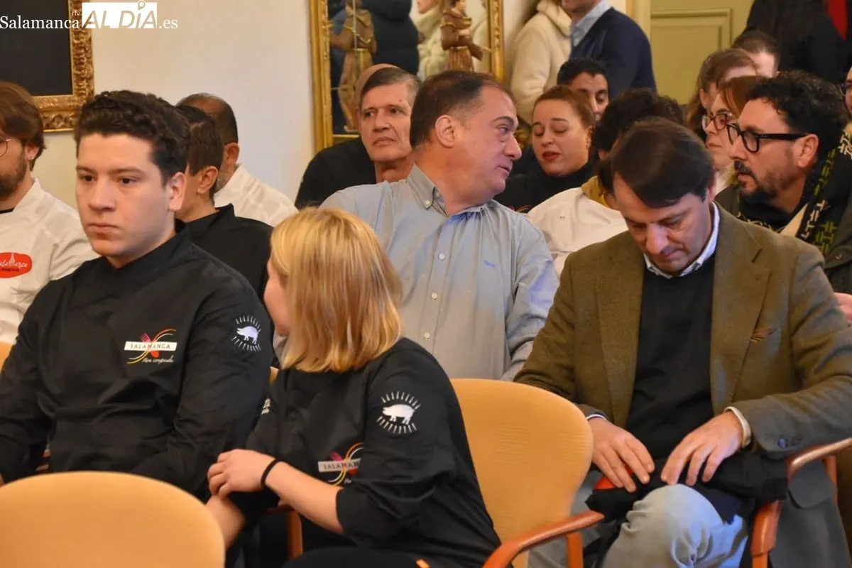 Presentación en el Ayuntamiento de la expedición salmantina que irá a Madrid Fusión. Foto de Toni Sánchez