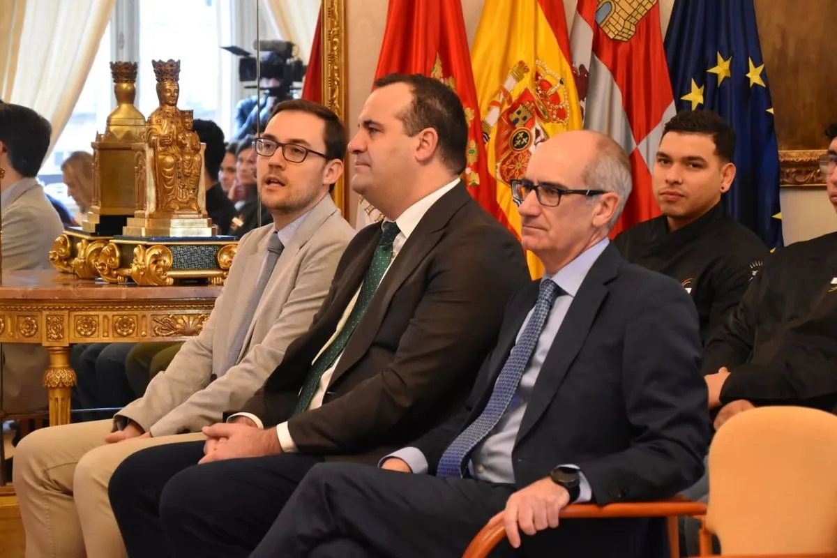 Presentación en el Ayuntamiento de la expedición salmantina que irá a Madrid Fusión. Foto de Toni Sánchez