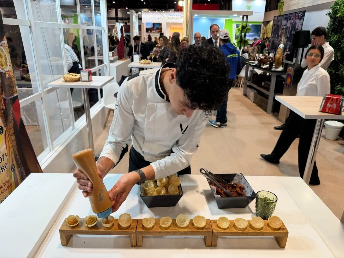 Foto 3 - Guijuelo protagoniza una intensa jornada en Fitur con la visita de l&iacute;deres pol&iacute;ticos y la presentaci&oacute;n de la 40&ordf; Matanza T&iacute;pica (FOTOS)