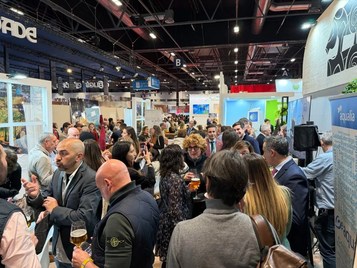 Foto 4 - Guijuelo consolida su &eacute;xito en Fitur con un stand abarrotado (FOTOS)