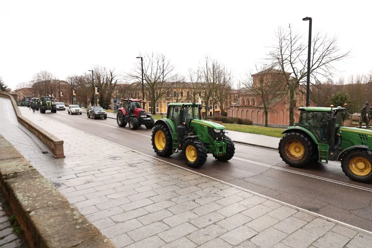  El campo salmantino se movilización una gran tractorada contra el acuerdo de Mercosur y la PAC | FOTOS: David Sañudo