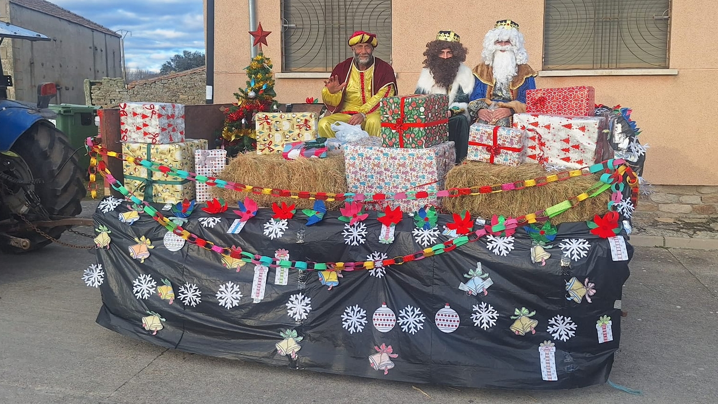 Reyes Magos en Almendra: cabalgata en tractor y roscón