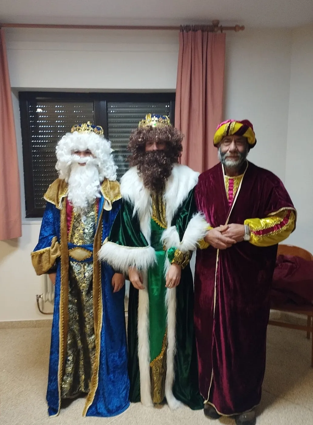 Foto 2 - Almendra vive una tarde de ilusi&oacute;n con la llegada de los Reyes Magos