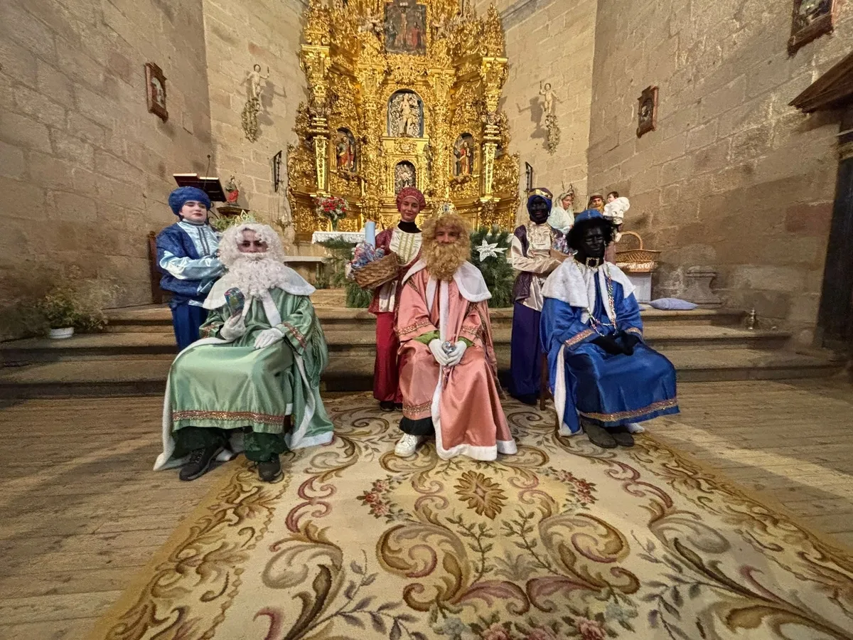 Foto 8 - Fuegos artificiales, poemas y villancicos infantiles para recibir a los Reyes Magos en Yecla de Yeltes