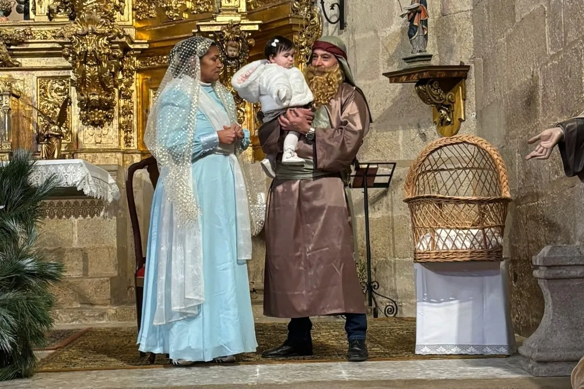Foto 4 - Fuegos artificiales, poemas y villancicos infantiles para recibir a los Reyes Magos en Yecla de Yeltes