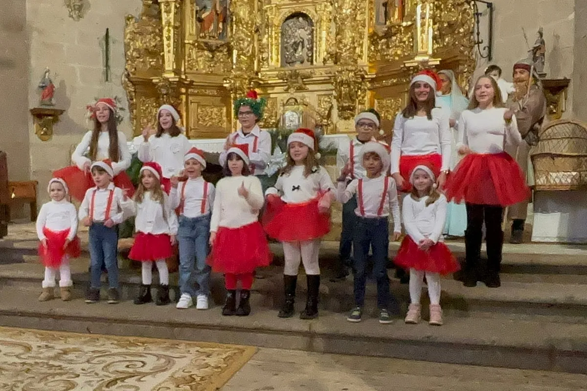 Foto 2 - Fuegos artificiales, poemas y villancicos infantiles para recibir a los Reyes Magos en Yecla de Yeltes