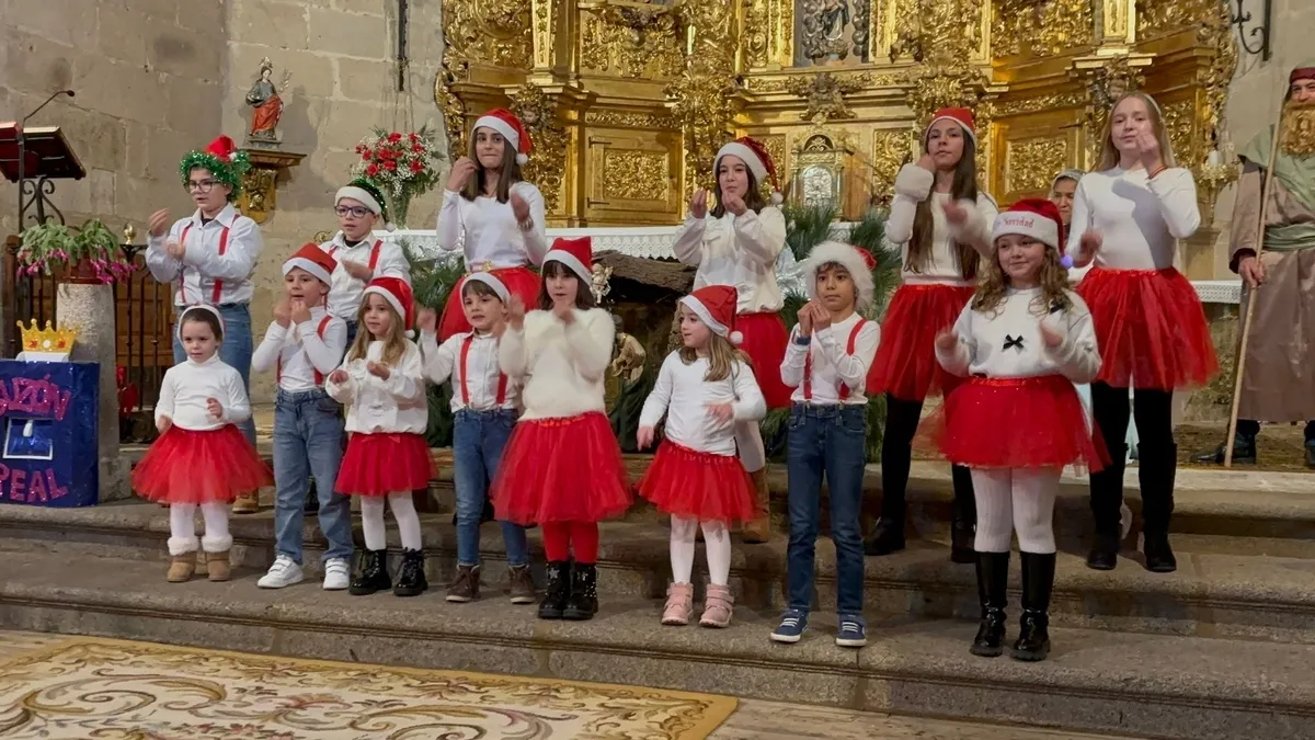Foto 3 - Fuegos artificiales, poemas y villancicos infantiles para recibir a los Reyes Magos en Yecla de Yeltes