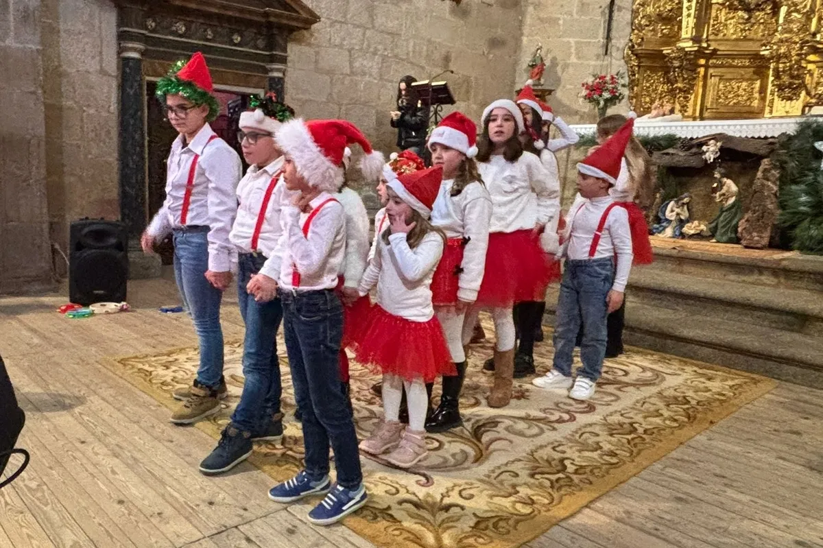 Foto 6 - Fuegos artificiales, poemas y villancicos infantiles para recibir a los Reyes Magos en Yecla de Yeltes
