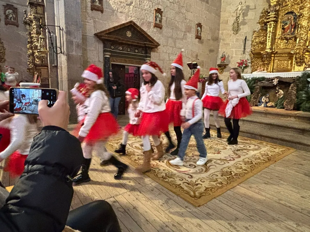 Foto 5 - Fuegos artificiales, poemas y villancicos infantiles para recibir a los Reyes Magos en Yecla de Yeltes