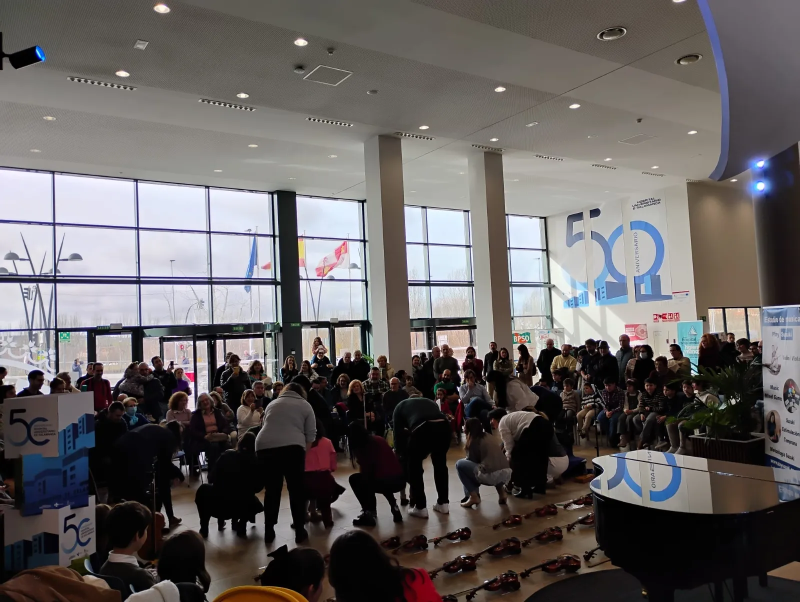 Música en el Hospital de Salamanca a cargo de los alumnos de Play Suzuki