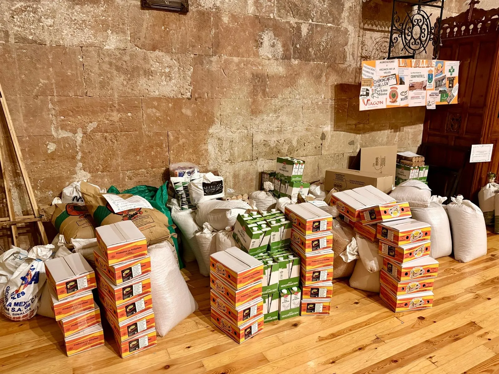 La Vellés demuestra su solidaridad con la recogida de más de 2.100 kilos de alimentos