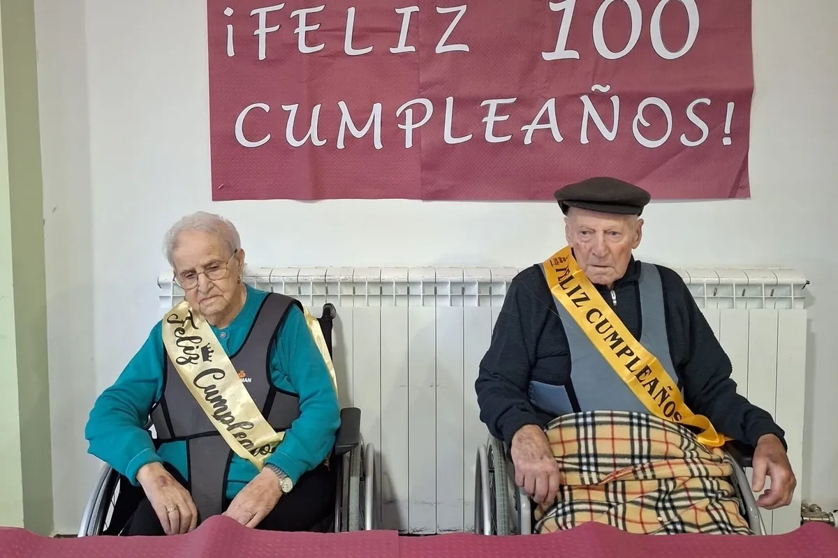Centenario de Araceli y Ángel en la resdiencia La Llanada 2 de Aldeadávila de la Ribera