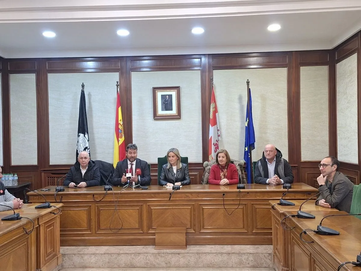 Foto 3 - La ministra Milagros Tol&oacute;n elige B&eacute;jar para su primera visita oficial y se compromete a impulsar el proyecto de La Covatilla