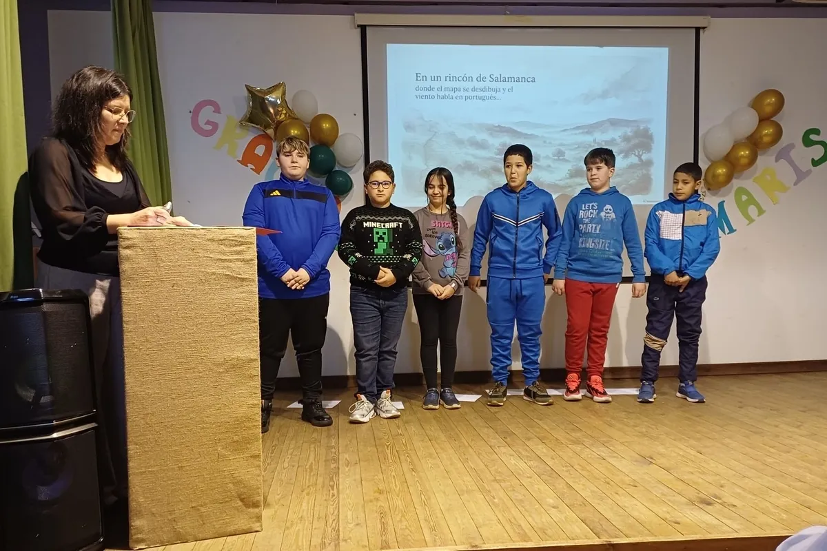 Homenaje a la maestra Marisa García Benito por su jubilación en Hinojosa 