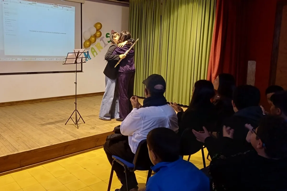 Homenaje a la maestra Marisa García Benito por su jubilación en Hinojosa 