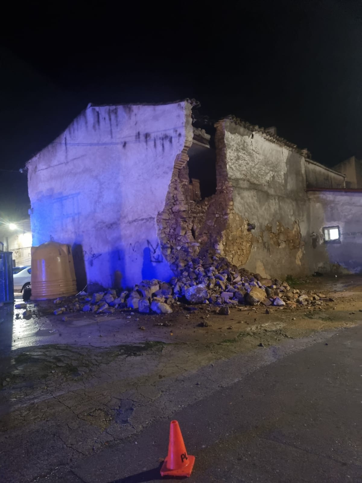 Bomberos de Ciudad Rodrigo aseguran una casa en el Barrio El Puente