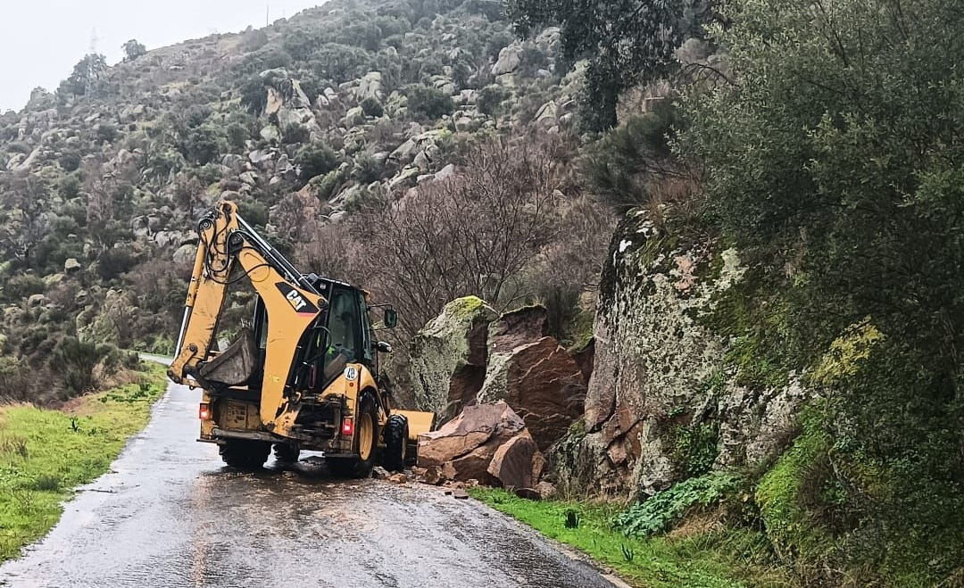 Saucelle corta la carretera del Salto por desprendimientos
