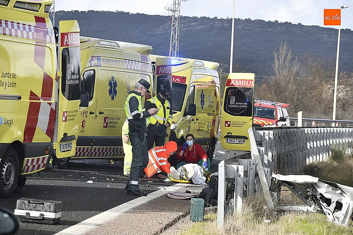 Foto 2 - Ocho heridos en una colisi&oacute;n entre un coche y un cami&oacute;n en la A-62 a su paso por Ciudad Rodrigo