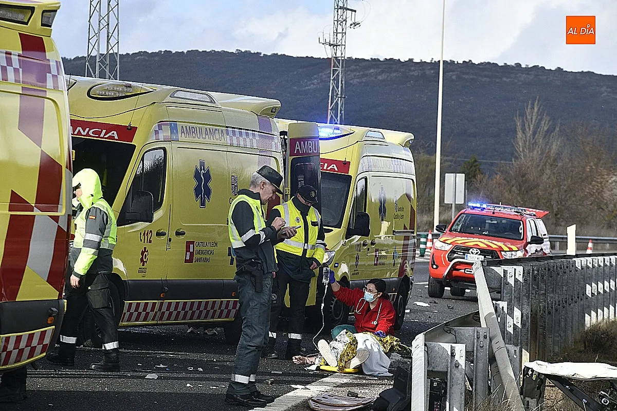 Foto 4 - Ocho heridos en una colisi&oacute;n entre un coche y un cami&oacute;n en la A-62 a su paso por Ciudad Rodrigo