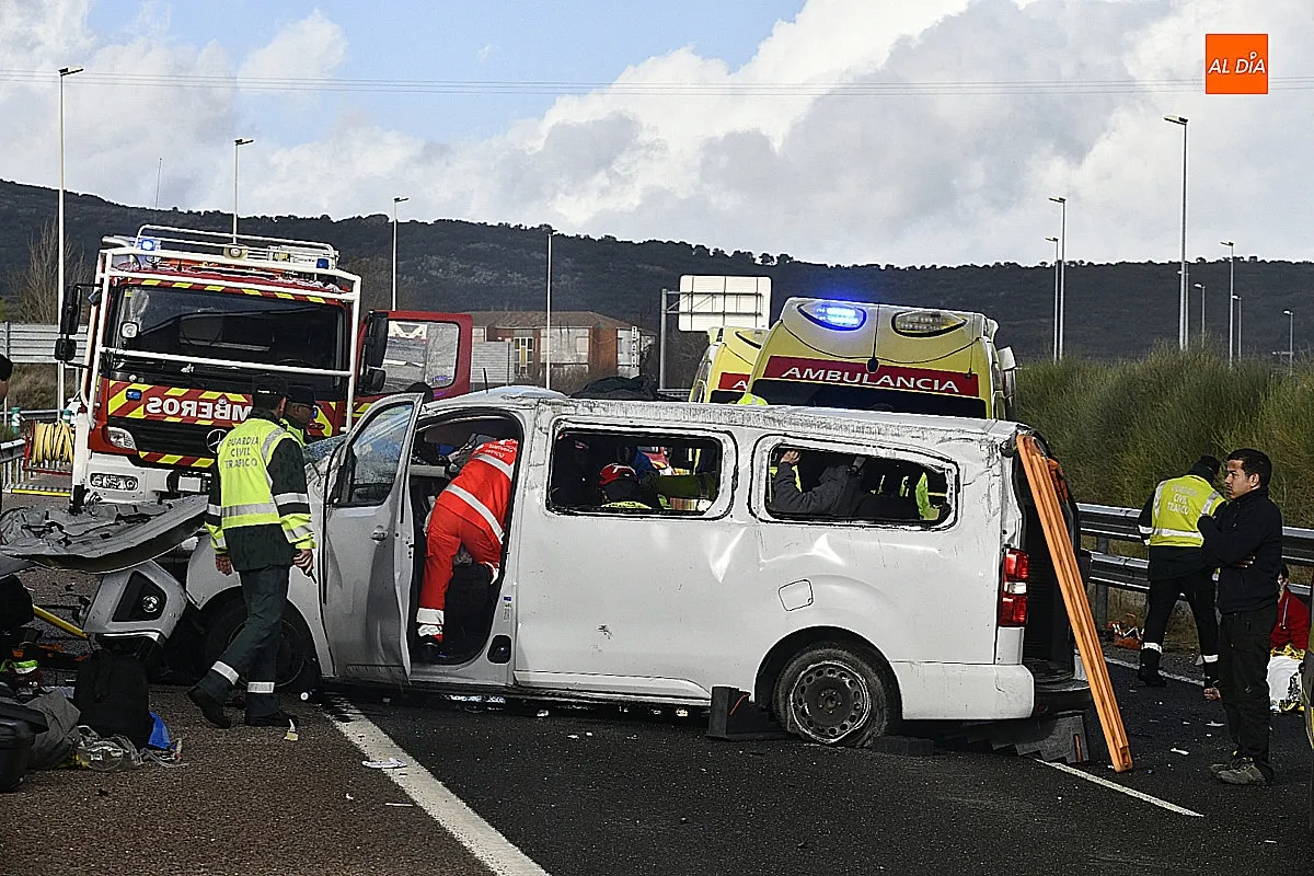 Foto 5 - Ocho heridos en una colisi&oacute;n entre un coche y un cami&oacute;n en la A-62 a su paso por Ciudad Rodrigo