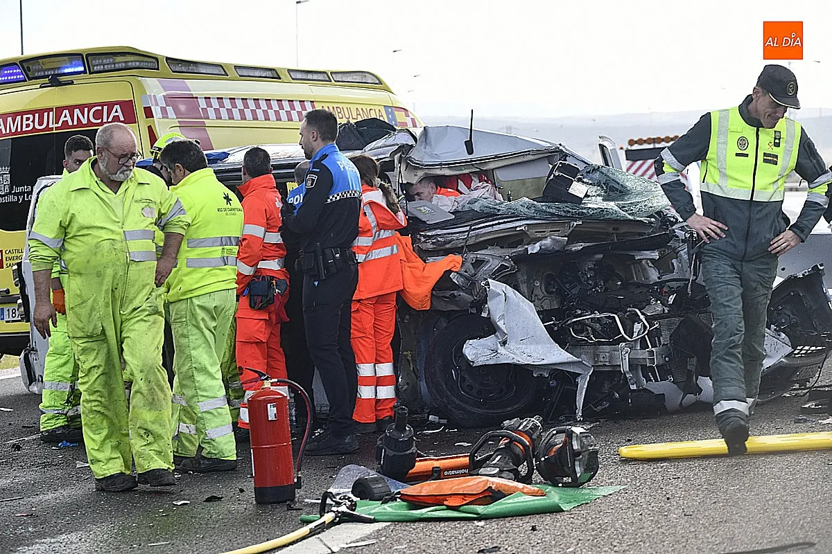 Foto 11 - Ocho heridos en una colisi&oacute;n entre un coche y un cami&oacute;n en la A-62 a su paso por Ciudad Rodrigo