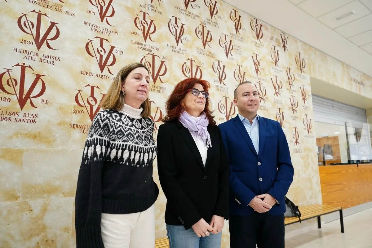Foto 2 - M&aacute;s de 600 estudiantes de diez colegios salmantinos conocen la oferta acad&eacute;mica de la USAL