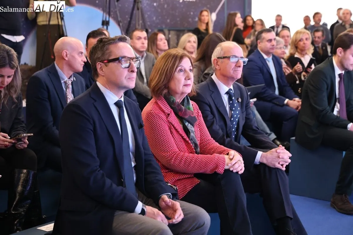 El alcalde de la ciudad, Carlos García Carbayo, presenta la propuesta de Salamanca en Fitur. Foto de David Sañudo