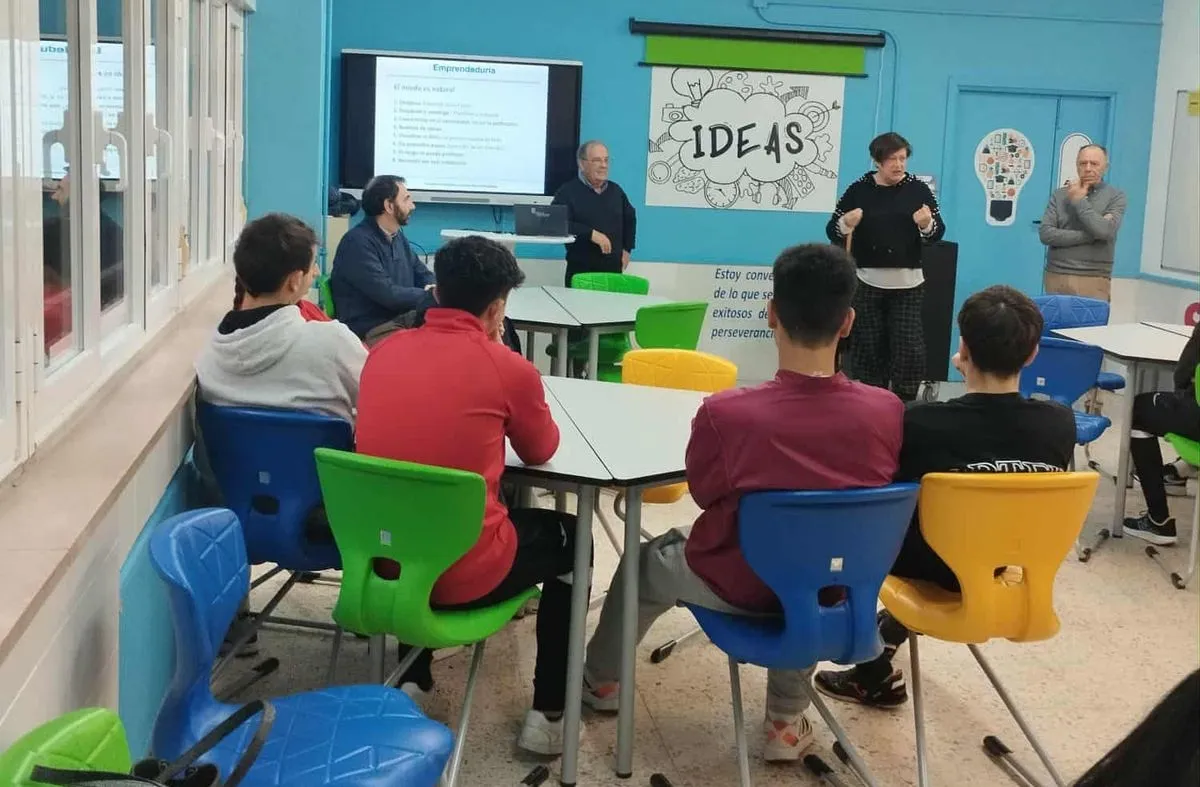 El IES Mateo Hernández conecta a sus alumnos con la realidad empresarial en sus V Jornadas de Emprendimiento