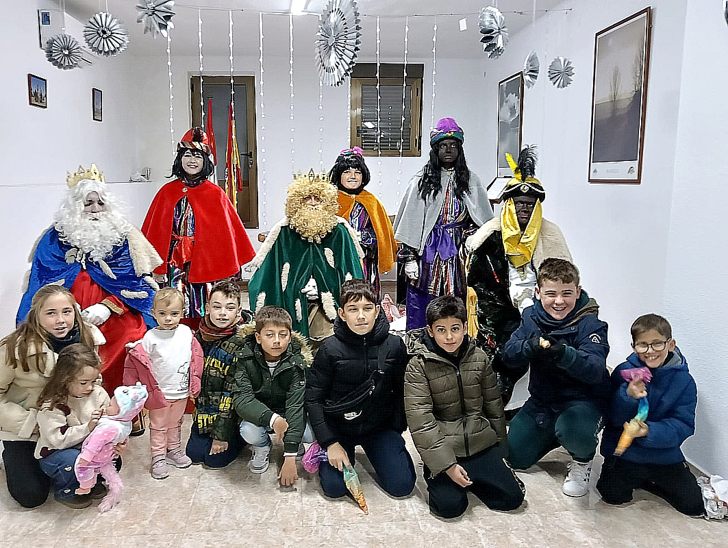 Los más pequeños de El Bodón reciben a los Reyes Magos