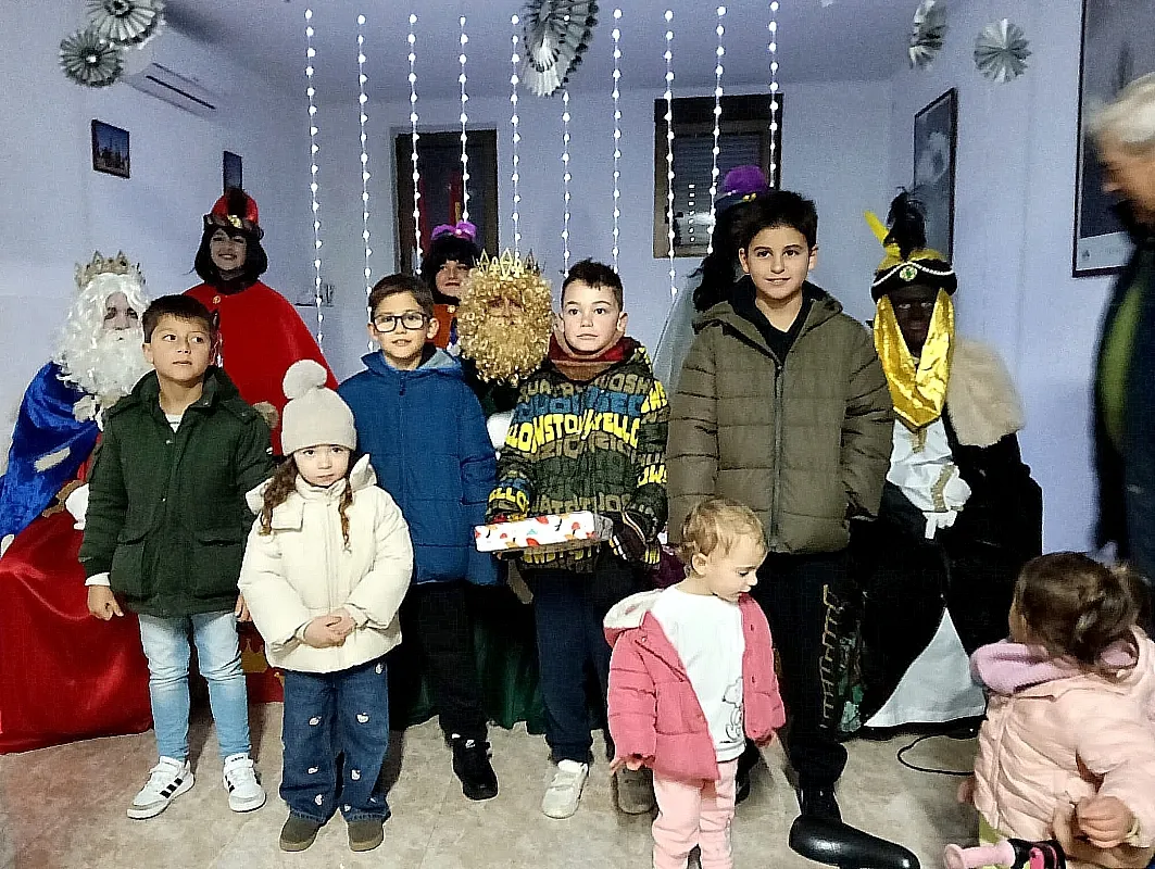 Los más pequeños de El Bodón reciben a los Reyes Magos