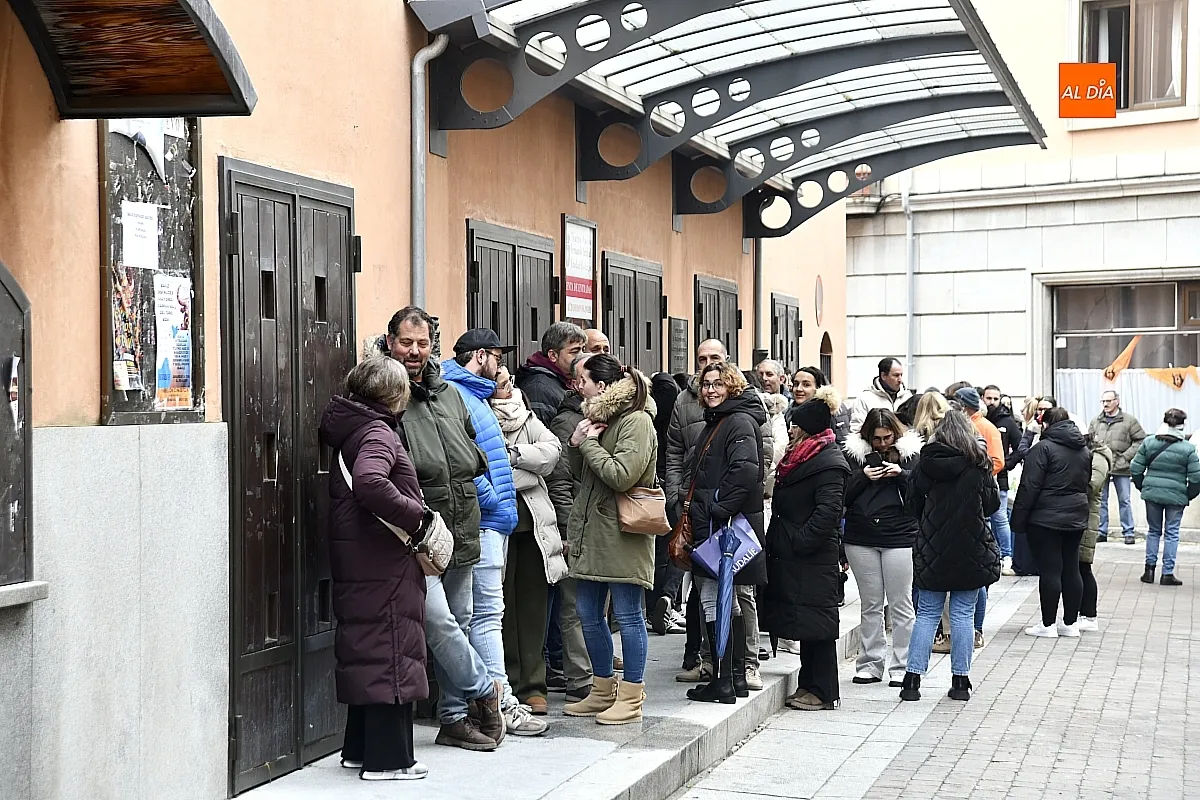 Cola para sacar entrada de los eventos alternativos al toro