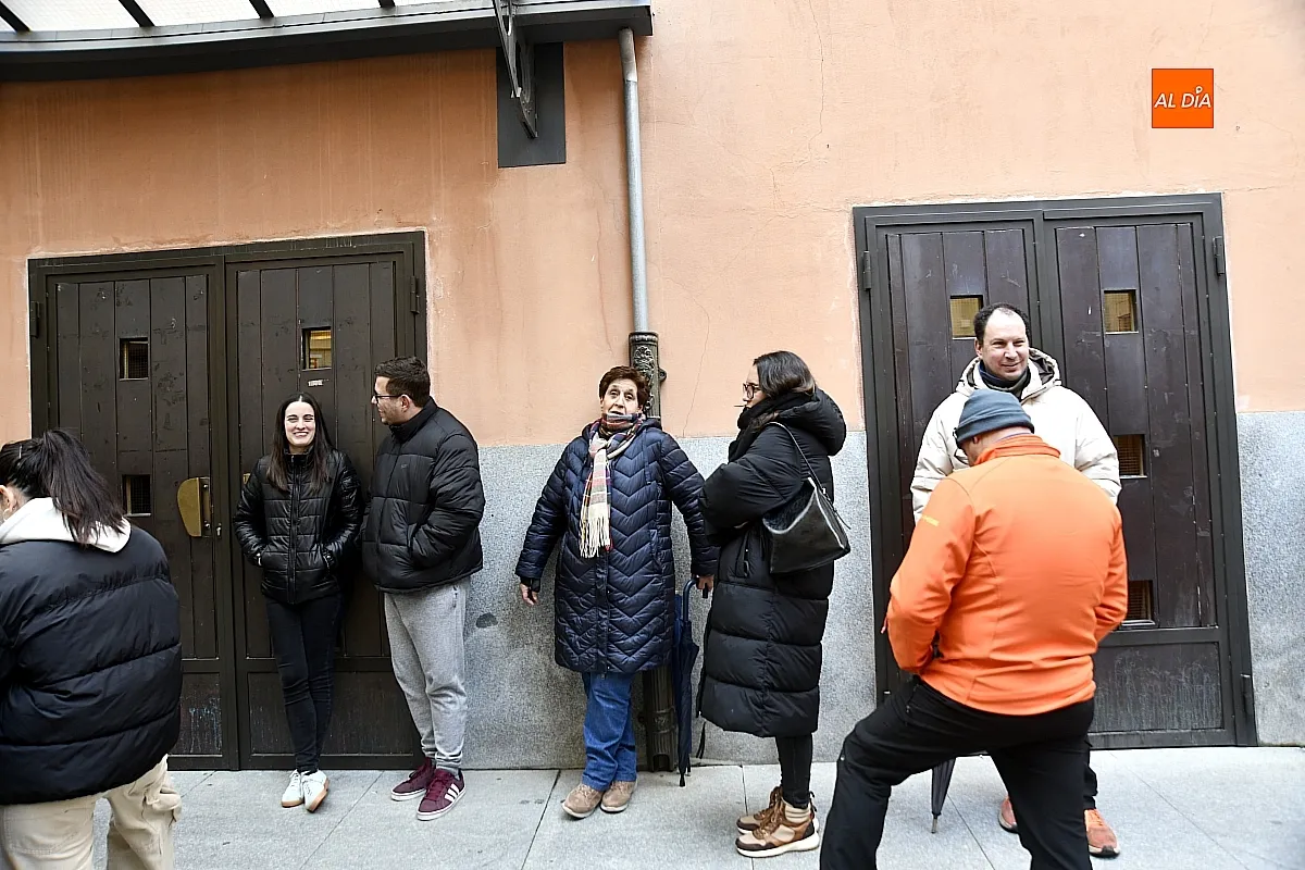 Cola para sacar entrada de los eventos alternativos al toro