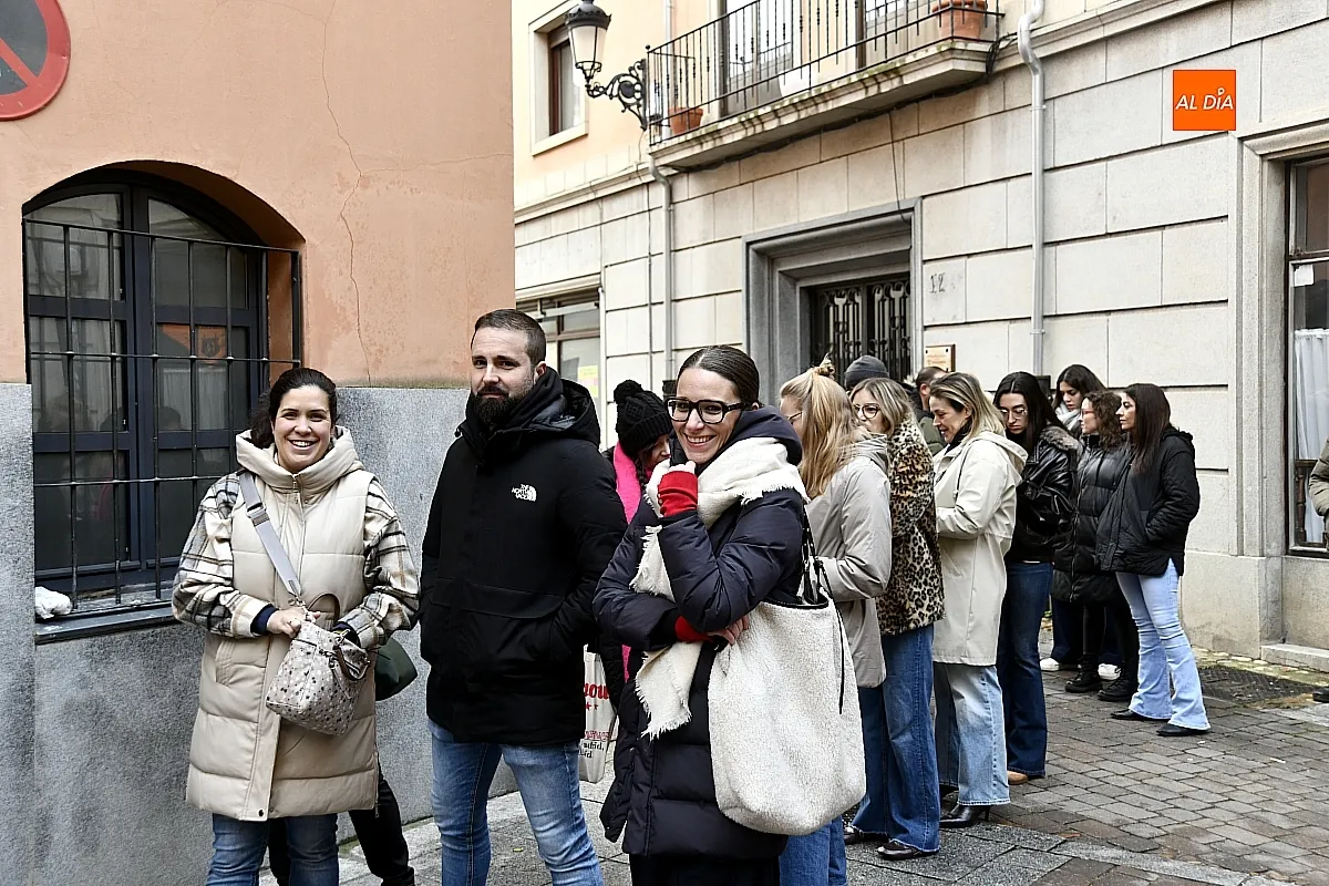 Cola para sacar entrada de los eventos alternativos al toro