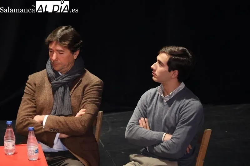 Foto 3 - El futuro de la fiesta y el campo charro centran el debate taurino en Alba de Tormes