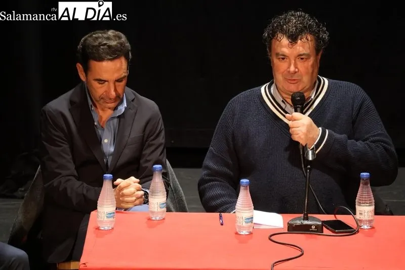 Foto 2 - El futuro de la fiesta y el campo charro centran el debate taurino en Alba de Tormes