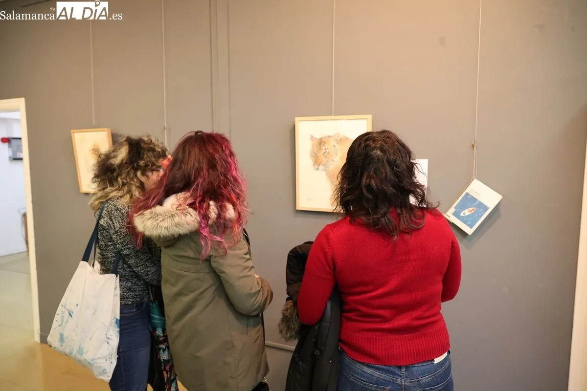 Exposición 'Criaturas de agua y luz', de Sonia García, en la Biblioteca Torrente Ballester. Foto: David Sañudo