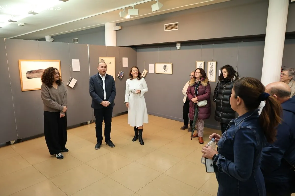 Exposición 'Criaturas de agua y luz', de Sonia García, en la Biblioteca Torrente Ballester. Foto: David Sañudo