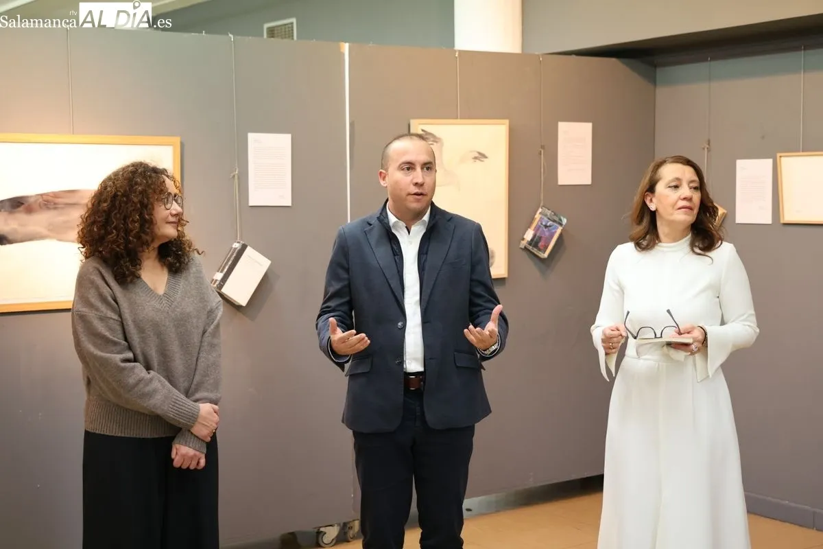 Exposición 'Criaturas de agua y luz', de Sonia García, en la Biblioteca Torrente Ballester. Foto: David Sañudo