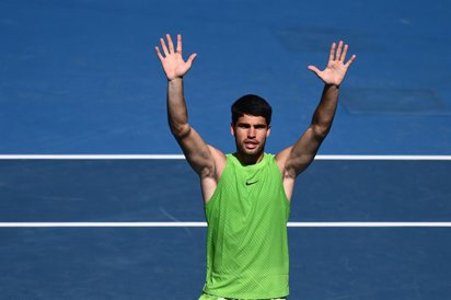 Un épico Alcaraz luchará por su primer título y el Grand Slam en Australia en medio de vómitos y calambres