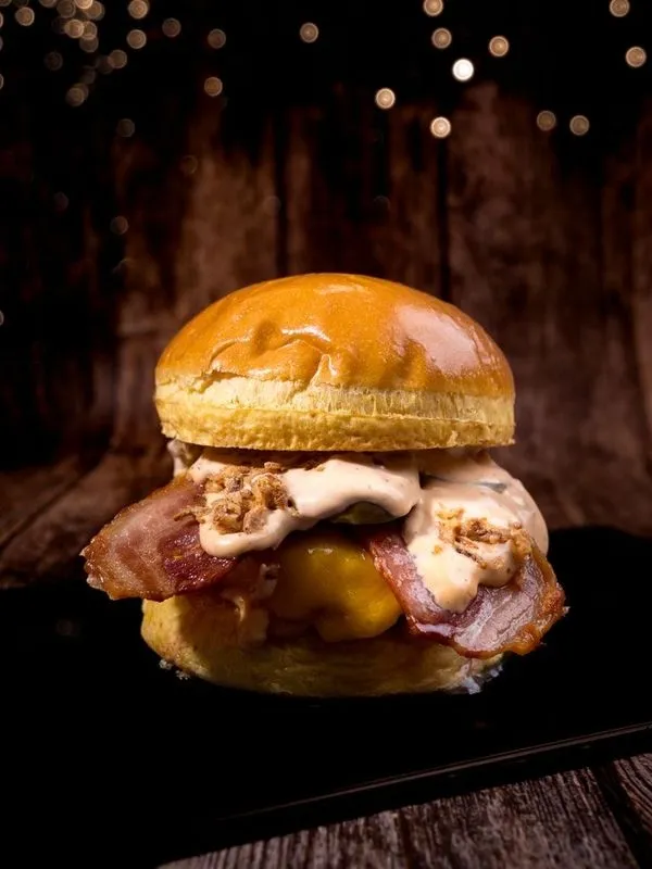 Foto 3 - La Cata Gastrobar de Alba de Tormes compite por la mejor hamburguesa de Espa&ntilde;a con su 'Cata 2.0'