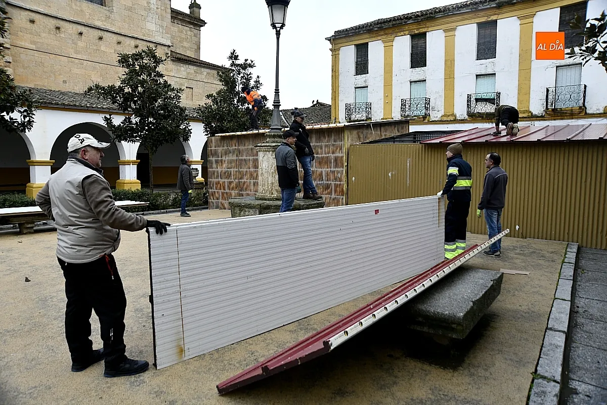 La instalación de las casetas de Carnaval, auténticos núcleos de convivencia.