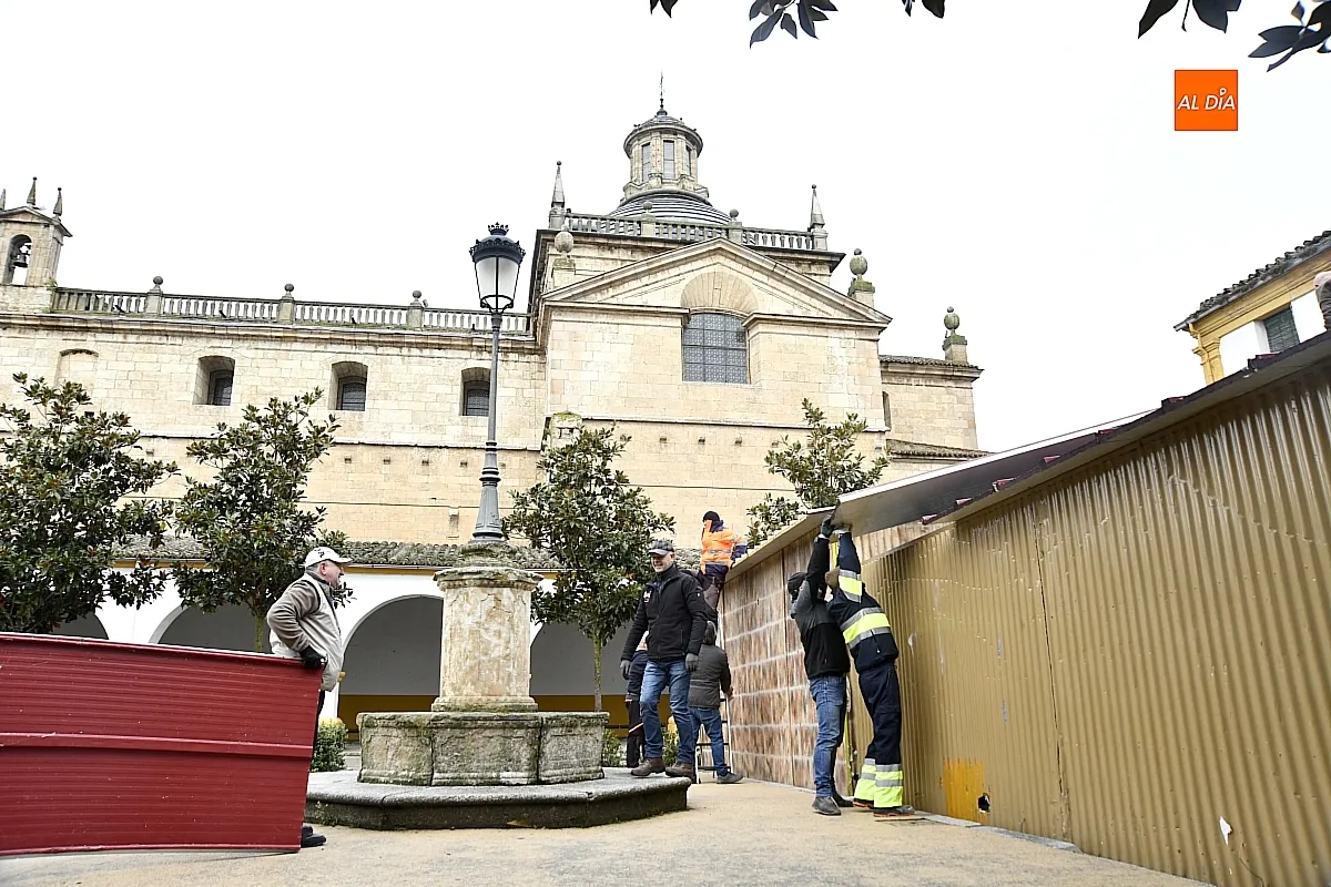La instalación de las casetas de Carnaval, auténticos núcleos de convivencia.