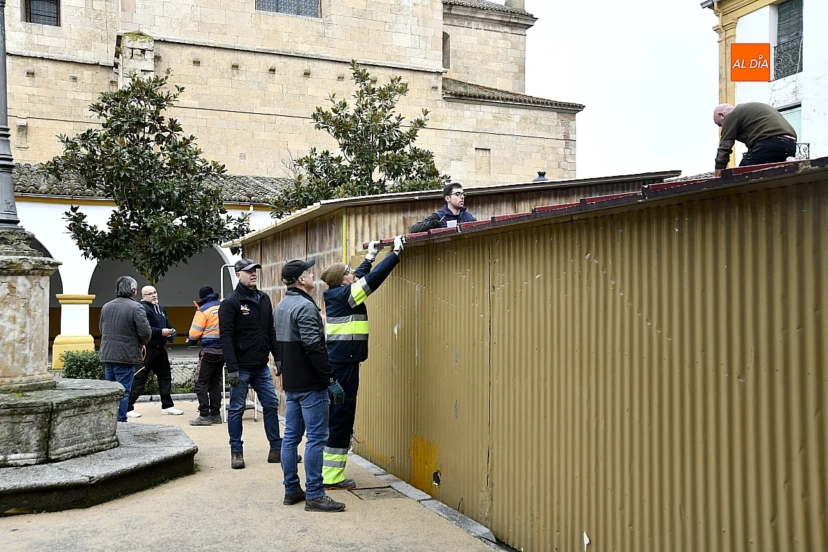 La instalación de las casetas de Carnaval, auténticos núcleos de convivencia.
